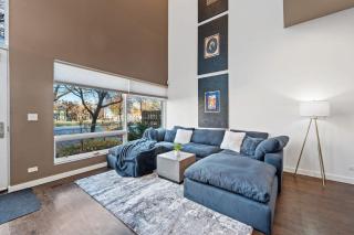 Amazing 4BR 4BA Oasis w Rooftop & Stunning Design - Chicago - 1