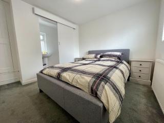 Impeccable 2-Bed Apartment in Scarborough - Scarborough - 6