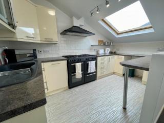 2 Bed Apartment - Sleeps 4 - Wifi - 7