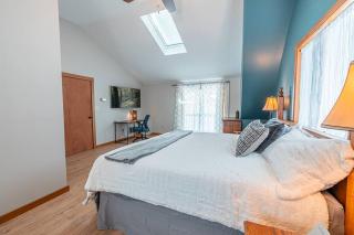 NEW! Lake Access & Water Toys & Fireplace - 1