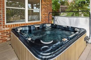 Hillside Hideaway - Lake Access - Hot Tub - Rogers - 8