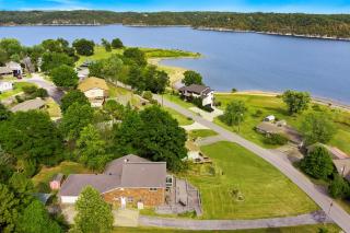 Hillside Hideaway - Lake Access - Hot Tub - Rogers - 7
