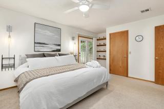 Hillside Hideaway - Lake Access - Hot Tub - Rogers - 4