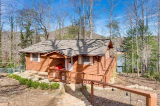 Pet-Friendly Hiawassee Cabin with Lake Views and Sauna - Hiawassee - 0