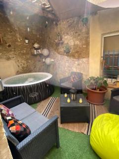 Logement atypique avec jacuzzi inclus - Mallemort - 2