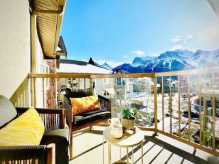 W411 NEW- TOP of the World Canmore MTN Retreat - 0