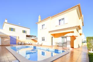 Vila Alcantarilha by MTPhomes - Alcantarilha - 0