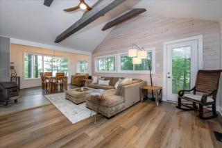 Gorgeous Muskokan Cottage on Six Mile Lake - 6