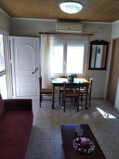 Country House Kalyves, 2 bedrooms, sleeps 6, 700sqmgarden, 180m from beach - Kalives Poligirou - 2