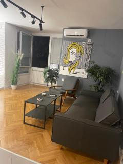 YELLOW APARTMENT - 1