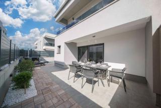 Villa Augusta with heated Pool - Vodice - 3