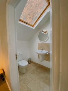 Ivy Shores Apartment - Scarborough - 4