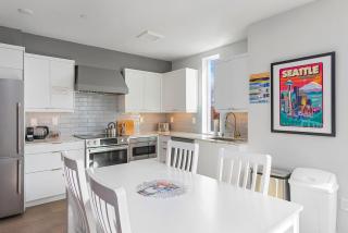 Back to The Future Sweet Suites - 9