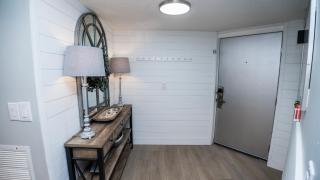 NEW Rental - 3BR 3BA Corner Beachfront - 2024 Remodel - 3 pools, tiki hut, gym, tennis - Panama City Beach - 3
