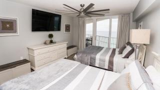 NEW Rental - 3BR 3BA Corner Beachfront - 2024 Remodel - 3 pools, tiki hut, gym, tennis - Panama City Beach - 4
