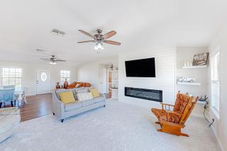 Expansive, Dog-Friendly 3BR with Pond, Pool, Patio - 6