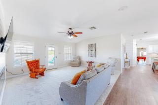 Expansive, Dog-Friendly 3BR with Pond, Pool, Patio - 5