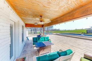 Expansive, Dog-Friendly 3BR with Pond, Pool, Patio - 9