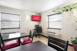 Red Roof Inn North Dallas - Park Central - Dallas - 3