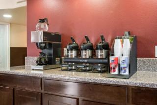 Red Roof Inn North Dallas - Park Central - 4