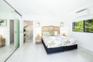 Serene 2BR Beachfront Getaway on the Esplanade - Clifton Beach - 8