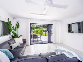 Serene 2BR Beachfront Getaway on the Esplanade - 6