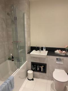 Lovely 1 bed flat with 1 min walk to metro station - Hendon - 1