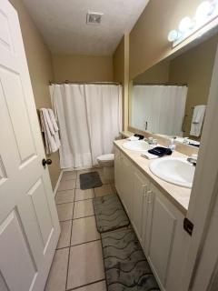 Relaxing 2B/2B with Office Nook, Pool, Gym, Sauna, walk-in closets, lanai, 1 car garage - West Hills - 3