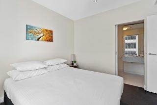Spacious Melbourne CBD 2-Bed Close to Everything - 3