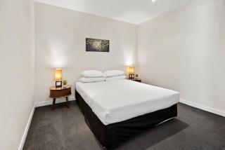 Spacious Melbourne CBD 2-Bed Close to Everything - 6