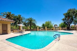 Charming patio home w/ community pool, WFH setups, 10 min walk to Old Town! - Scottsdale - 6