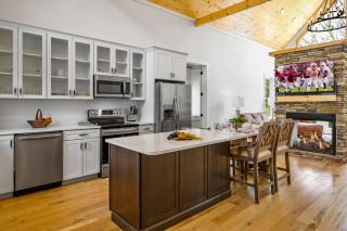 The Farmhouse - Sevierville - 5