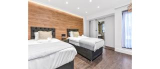 Luxury Abode: 5-Bed Haven Ideal for Big Groups! - 0
