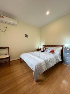 Spacious & Sunny 2BR with garage,11 min to airport - 2