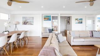 Embracing Dutchies - Nelson Bay - 2