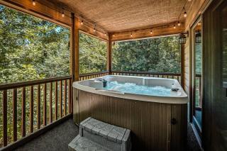 The Moondance Cabin by Lightfoot Stays Vacation Rentals - Sevierville - 2