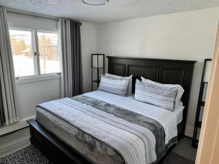 #9 Deluxe Room - Fairbanks - 6