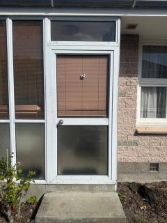 Spacious 1-Bedroom 1960 Unit Close to City with Public Transport Right at the Doorstep - Christchurch - 0