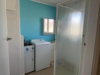 Spacious 1-Bedroom 1960 Unit Close to City with Public Transport Right at the Doorstep - Christchurch - 7