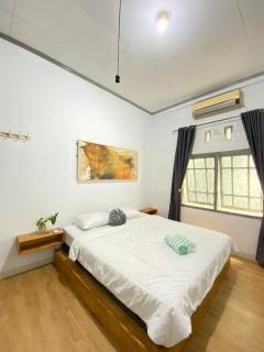 Lorent Hostel Near Padang Beach - Padang - 0