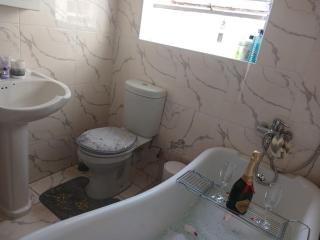 Sbukosezwe guest house - Johannesburg - 7