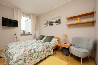 Floral Green Apartment with Balcony near Warszawa Gdańska by Noclegi Renters - Varsavia - 9
