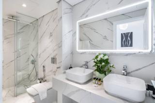 FIRST CLASS 4BR In the Heart of Marina Dubai - Dubai - 3