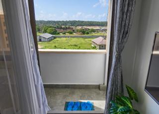 AC, 1 BR, 43 inch Smart TV, Hot shower- LightHouse - Mombassa - 2