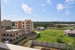 AC, 1 BR, 43 inch Smart TV, Hot shower- LightHouse - Mombassa - 3