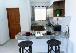 AC, 1 BR, 43 inch Smart TV, Hot shower- LightHouse - Mombassa - 9