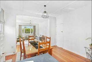 Central and Affordable - Cute Art Deco - 7