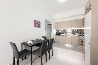 New Spacious & Stylist Apt - 2