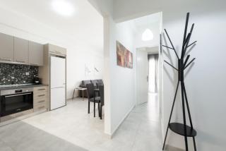 New Spacious & Stylist Apt - 3