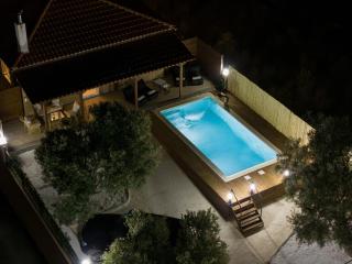 Σπίτι με πισίνα δίπλα στο αεροδρόμιο. - Spata - 0